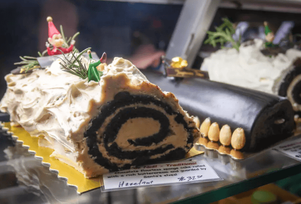 狂欢从圣诞延续到2月这才是法式跨年的浪漫！PG麻将胡了2模拟器香槟、生蚝轮番登场节日(图5)