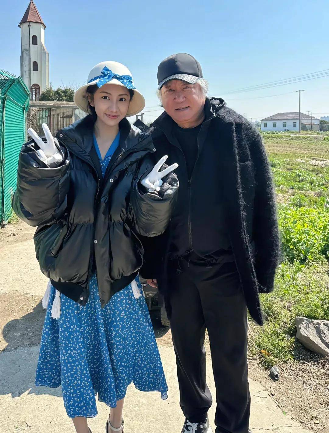 会尽显憔悴69岁赵宝刚满头白发罕见亮相PG电子麻将胡了38岁江疏影素颜参加聚(图1)